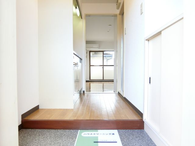 プチメゾン滝谷の玄関