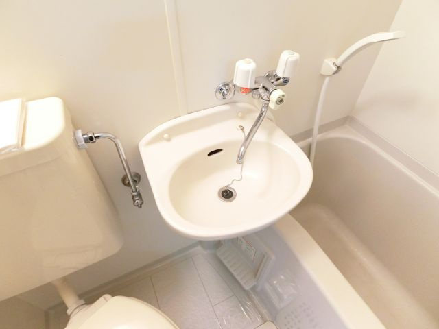 プチメゾン滝谷の洗面所