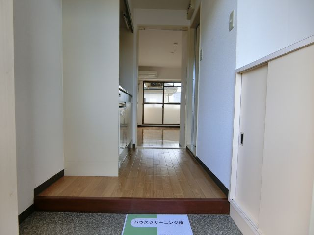 プチメゾン滝谷の玄関