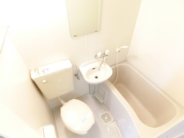 プチメゾン滝谷の浴室