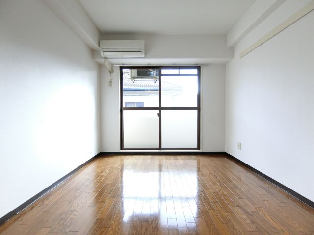 プチメゾン滝谷の居間・リビング