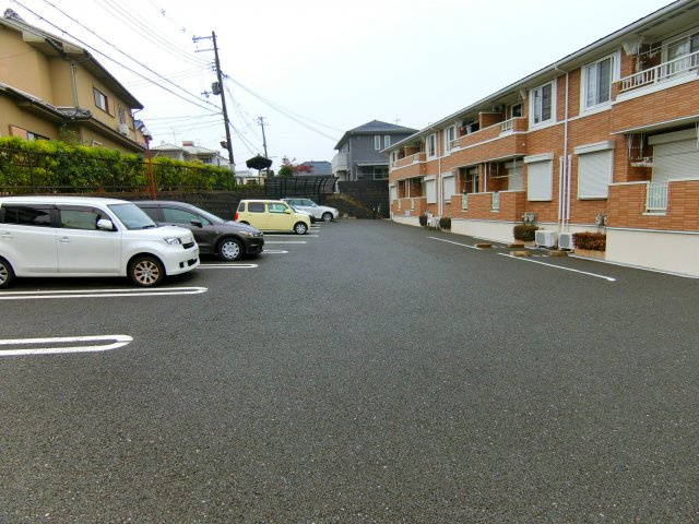 プラシードの駐車場