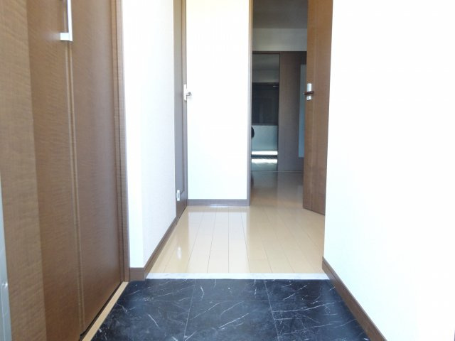 ラパス高倉台II番館の玄関