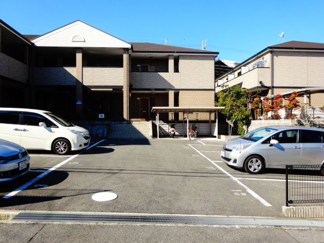 ラパス高倉台II番館の駐車場