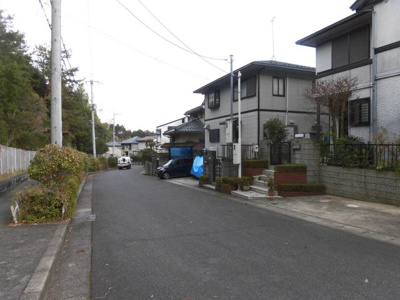 【前面道路含む現地写真】 | 大津市水明二丁目33-7　中古戸建 | 前面道路別角度