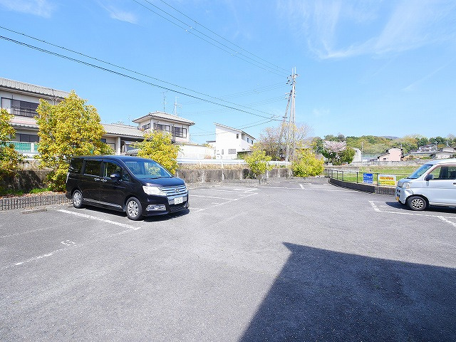 ディアーレコトブキB棟の駐車場|駐車場があります