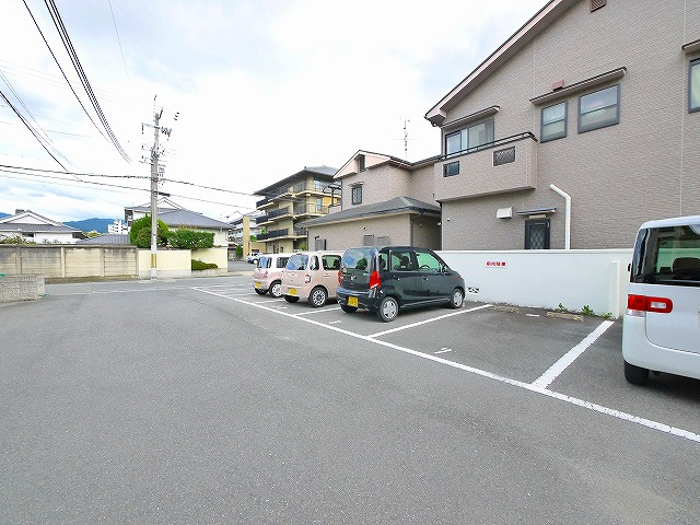 メゾン　プレジールの駐車場|駐車スペースもあります