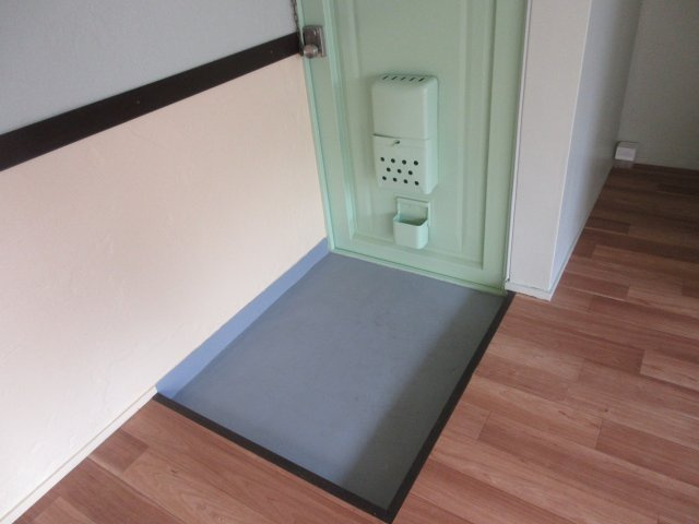 日下マンションの玄関