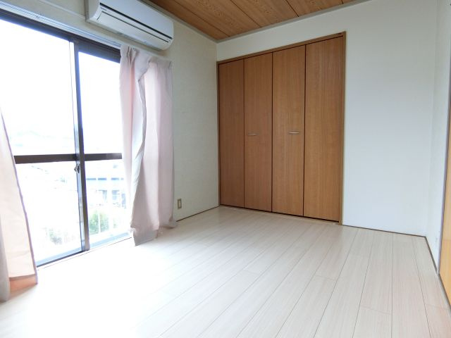 森井マンションの寝室