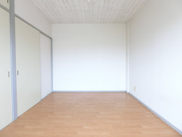 楠古谷マンションの洋室