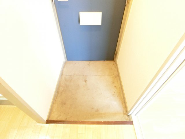 楠古谷マンションの玄関