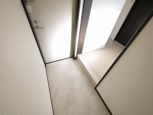 アイリスライフ山陵の玄関|きれいな玄関です