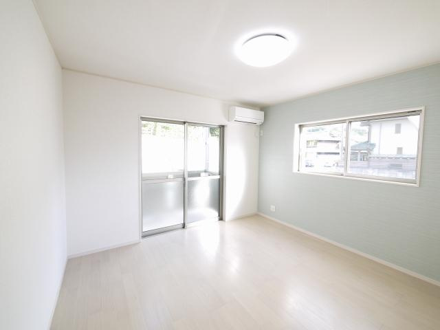 アイリスライフ山陵の洋室|ゆったりした洋室です