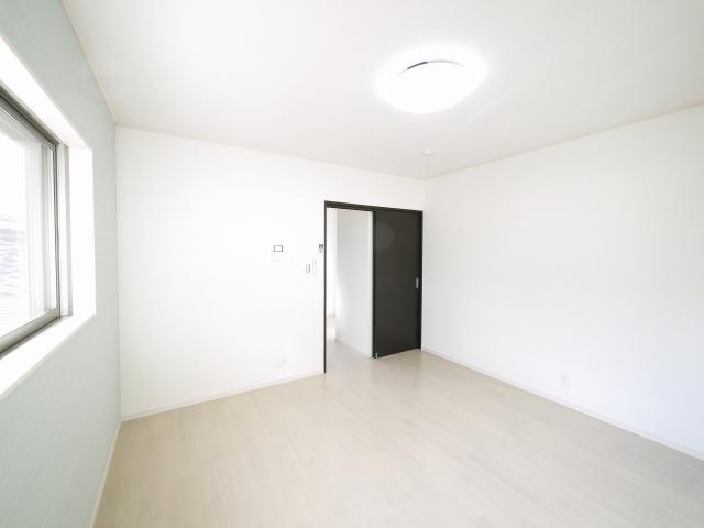 アイリスライフ山陵の居間・リビング|ゆったり過ごせる居間です