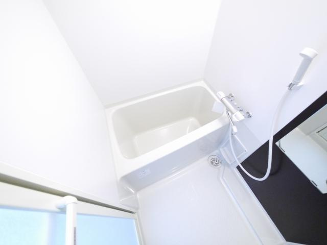 アイリスライフ山陵の浴室|きれいなお風呂です