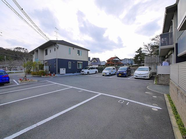 グランディール玄兎の駐車場|駐車場完備です
