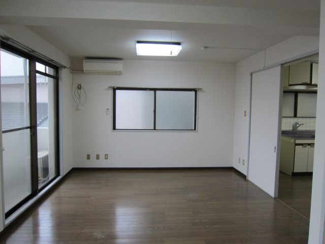 オリーブマンションの洋室