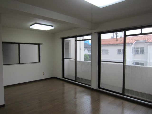 オリーブマンションの洋室