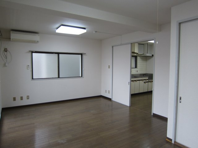オリーブマンションの洋室