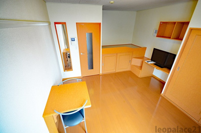 【居間・リビング】 | 道野辺北原 | 造り付けベットタイプのお部屋です