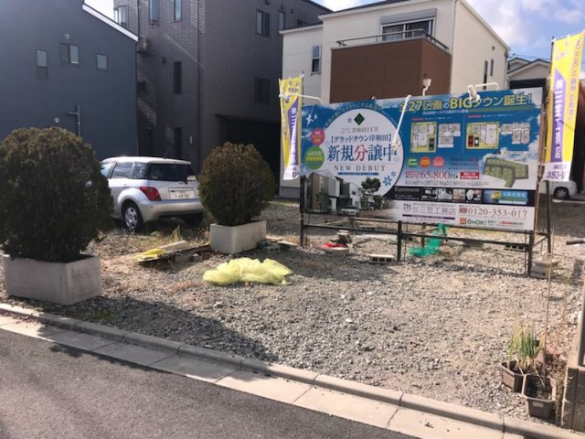 グラッド・タウン岸和田３丁目の前面道路含む現地写真