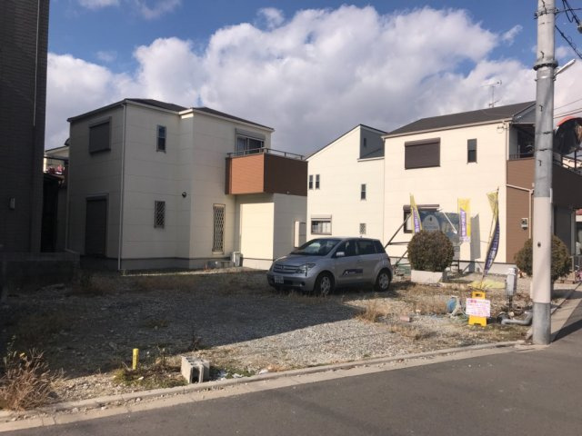 グラッド・タウン岸和田３丁目の前面道路含む現地写真