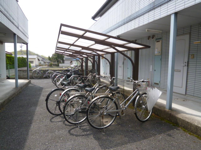 総社市金井戸のアパートのその他共用部分|自転車置き場