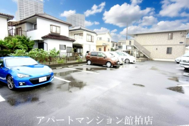 キャンパス・プランドールの駐車場