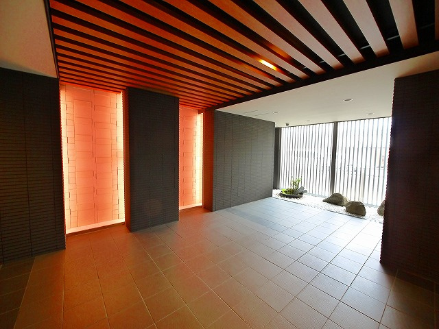 アンジュ高天のエントランス|ゆとりのあるエントランスです