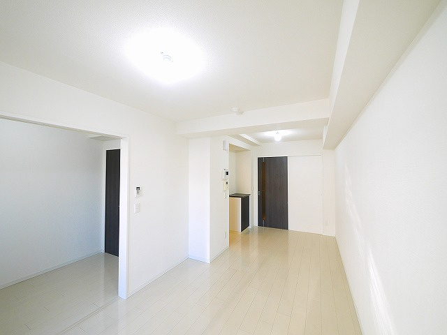 アンジュ高天の居間・リビング|こちらの居間で趣味の時間をお楽しみください