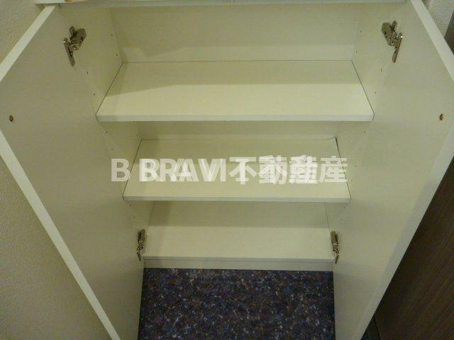 ブリリアントコート農人橋　BRAVI不動産の玄関