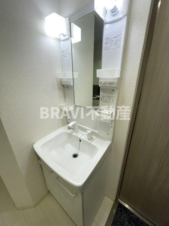 ブリリアントコート農人橋　BRAVI不動産の独立洗面台