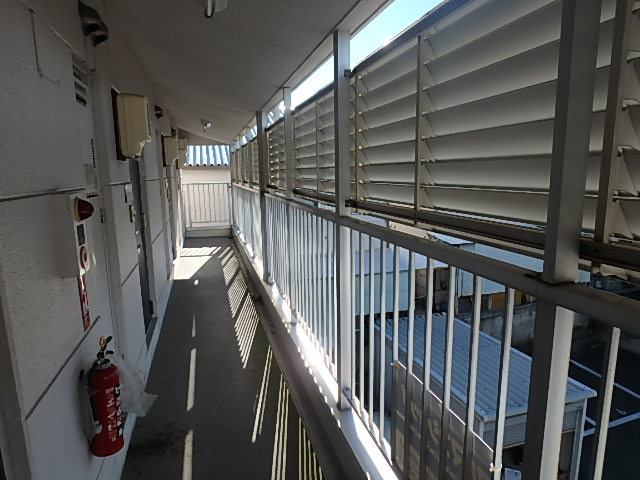 清城ハイツのエントランス