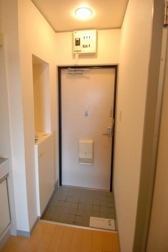 清城ハイツの玄関