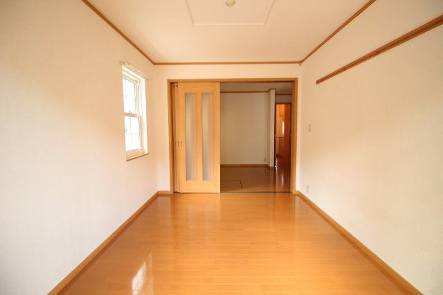 K・U・２の居間・リビング|実際は角部屋ではないので窓はありません