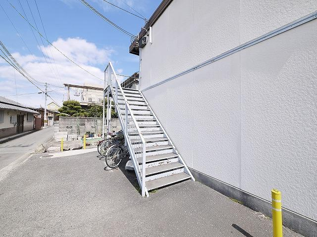 ハイツ広島のエントランス|ゆとりのあるエントランスです