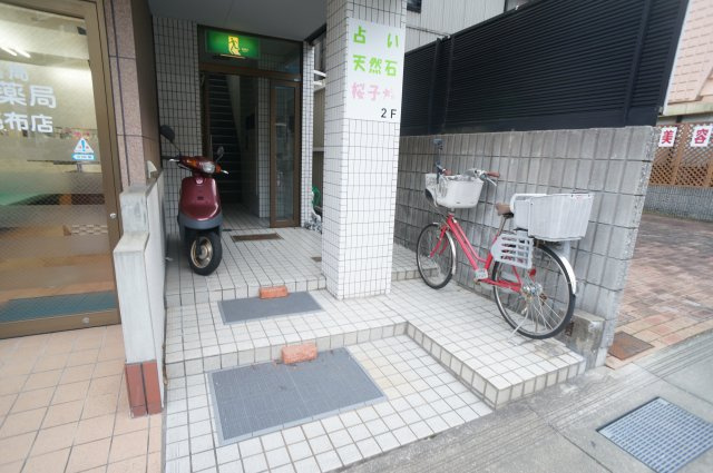 谷内ビルのエントランス