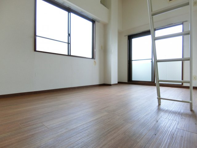 アプティ2番館の居間・リビング