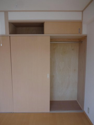 【収納】 | ダイアパレス鶯谷 | ダイアパレス鶯谷　ベランダ６帖にあるクローゼット