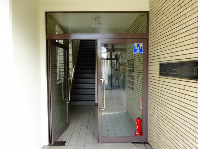 グリーンヒル三日市のエントランス