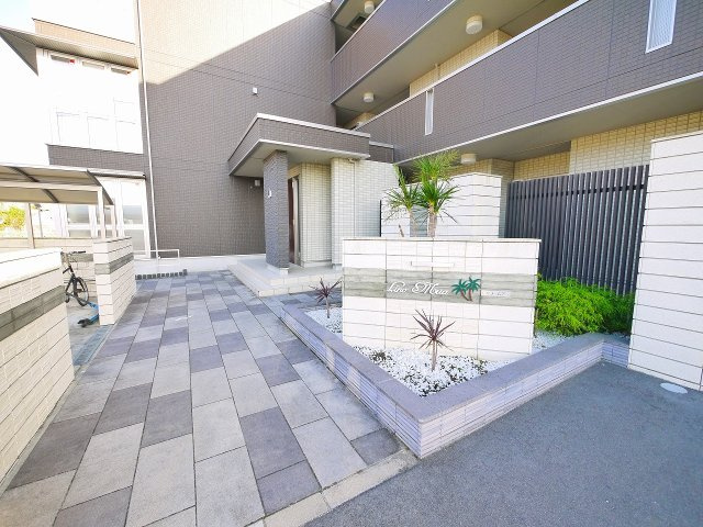 リノ　ムアのエントランス|ゆとりのあるエントランスです