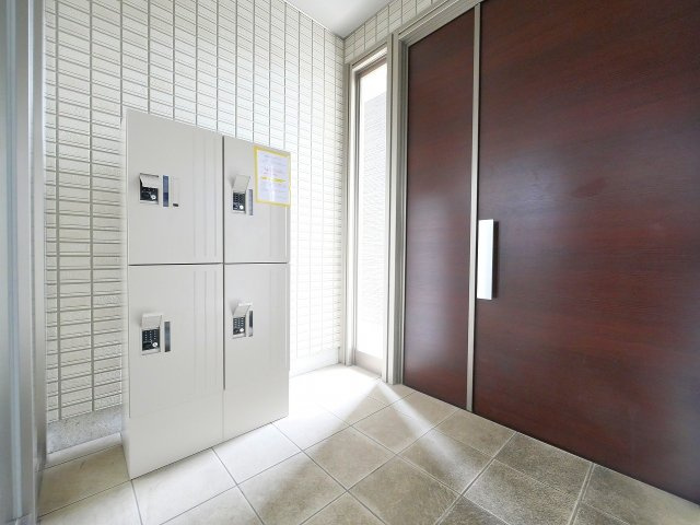 リノ　ムアのエントランス|建物の内部です