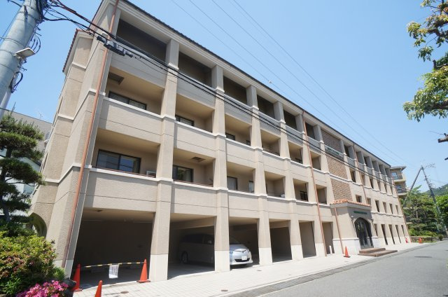 宝塚グリーンハイツ６号館の外観