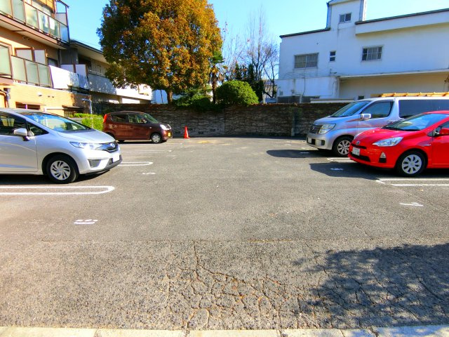 カーサ寺池の駐車場