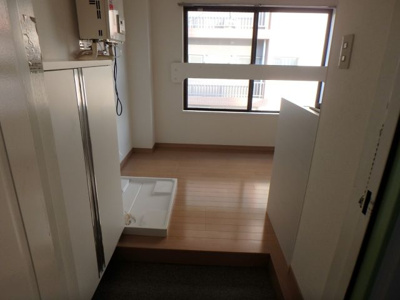 【玄関】 | ８２番館