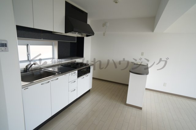 ビューテラス売布Ⅱ（View Terrace 売布Ⅱ）のキッチン|参考、同建物・同間取りの号室（床の色味などが異なる可能性がございます）