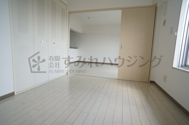 ビューテラス売布Ⅱ（View Terrace 売布Ⅱ）の寝室|参考、同建物・同間取りの号室（床の色味などが異なる可能性がございます）