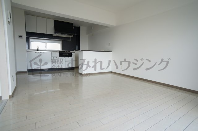 ビューテラス売布Ⅱ（View Terrace 売布Ⅱ）の居間・リビング|参考、同建物・同間取りの号室（床の色味などが異なる可能性がございます）