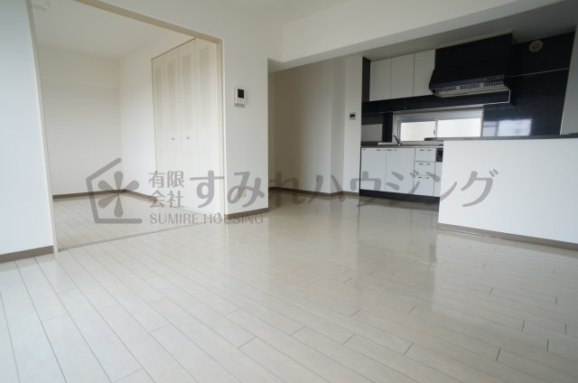ビューテラス売布Ⅱ（View Terrace 売布Ⅱ）の居間・リビング|参考、同建物・同間取りの号室（床の色味などが異なる可能性がございます）
