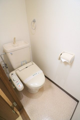 【トイレ】 | コスモフラット | ※お写真は同物件別部屋です。